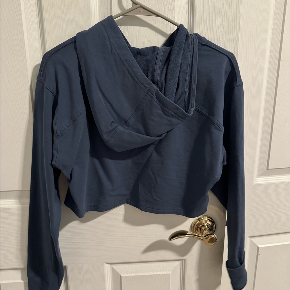 LULULEMON Cropped Blue Hoodie